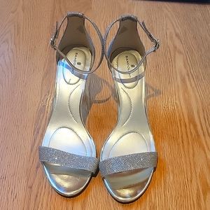 Bandoluno size 9 1/2 open toe high heeled shoes.